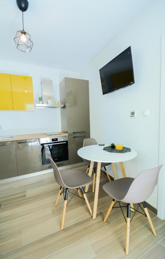 Apartment Grey&Yellow Задар Экстерьер фото